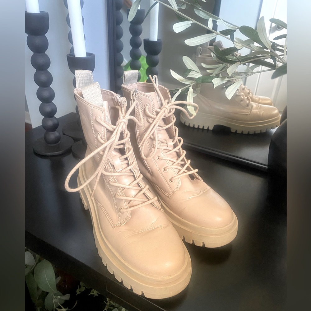 GUC ZARA MONOCHROMATIC BEIGE TAN LACE UP LUG COMBAT BOOTS KID SZ EU 39 US 8